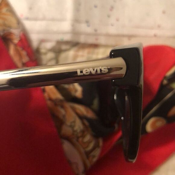 LEVI’S Ladies Black Fashion Sunglasses Sunnies - Picture 5 of 6